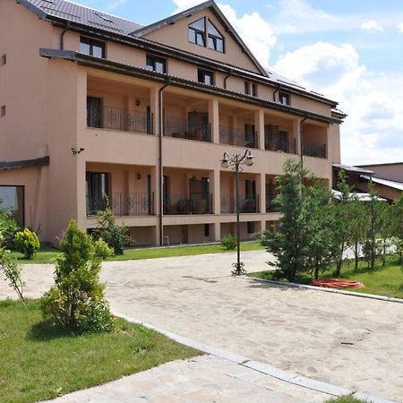 Club Insieme Grand Resort Potlogi Exterior foto