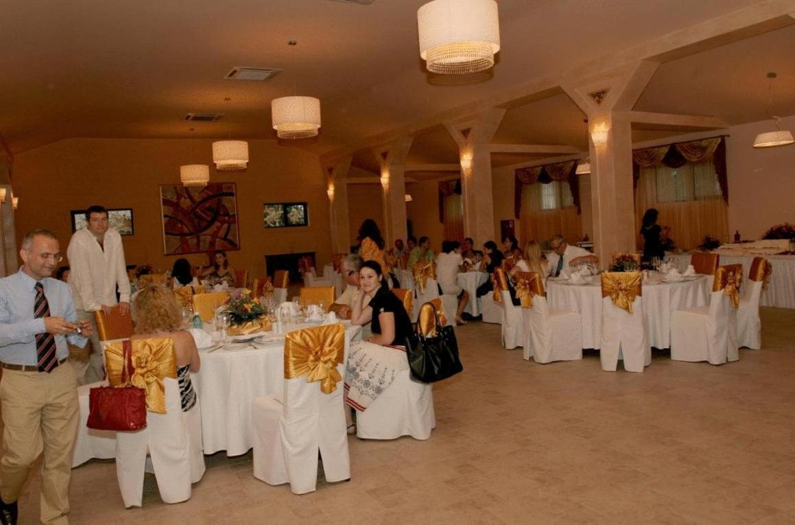 Club Insieme Grand Resort Potlogi Exterior foto